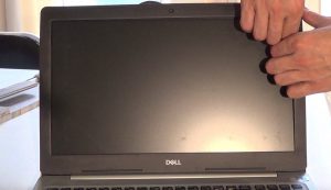 Dell Inspiron 5570 - removing the side and top bezel clips