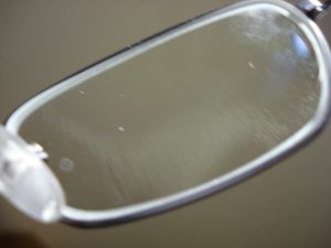 EyeBuyDirect gafas agrietadas recubiertas de agua caliente (otro ángulo)