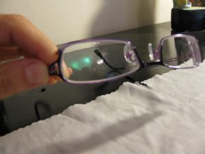 eki orden #1 de Zenni - mirando el revestimiento anti-reflejo en el último par de gafas