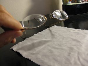 eki Lenscrafters par de gafas que se está pelando