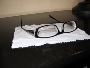 gros plan de la dernière paire de lunettes d'eki (2 sur 3)
