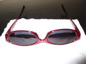 gros plan de la dernière paire de lunettes d'eki (3 sur 3)